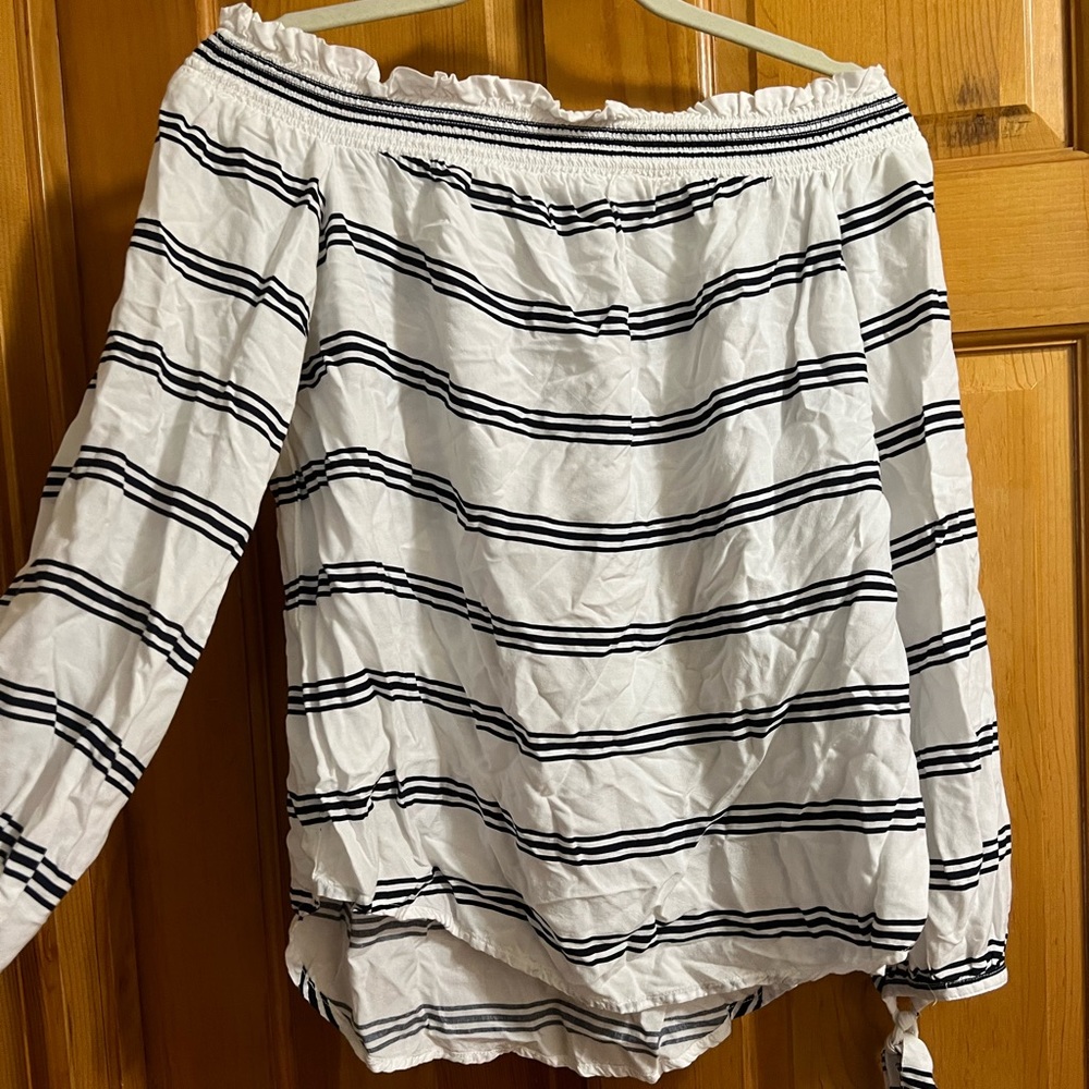 Womens off shoulder S top